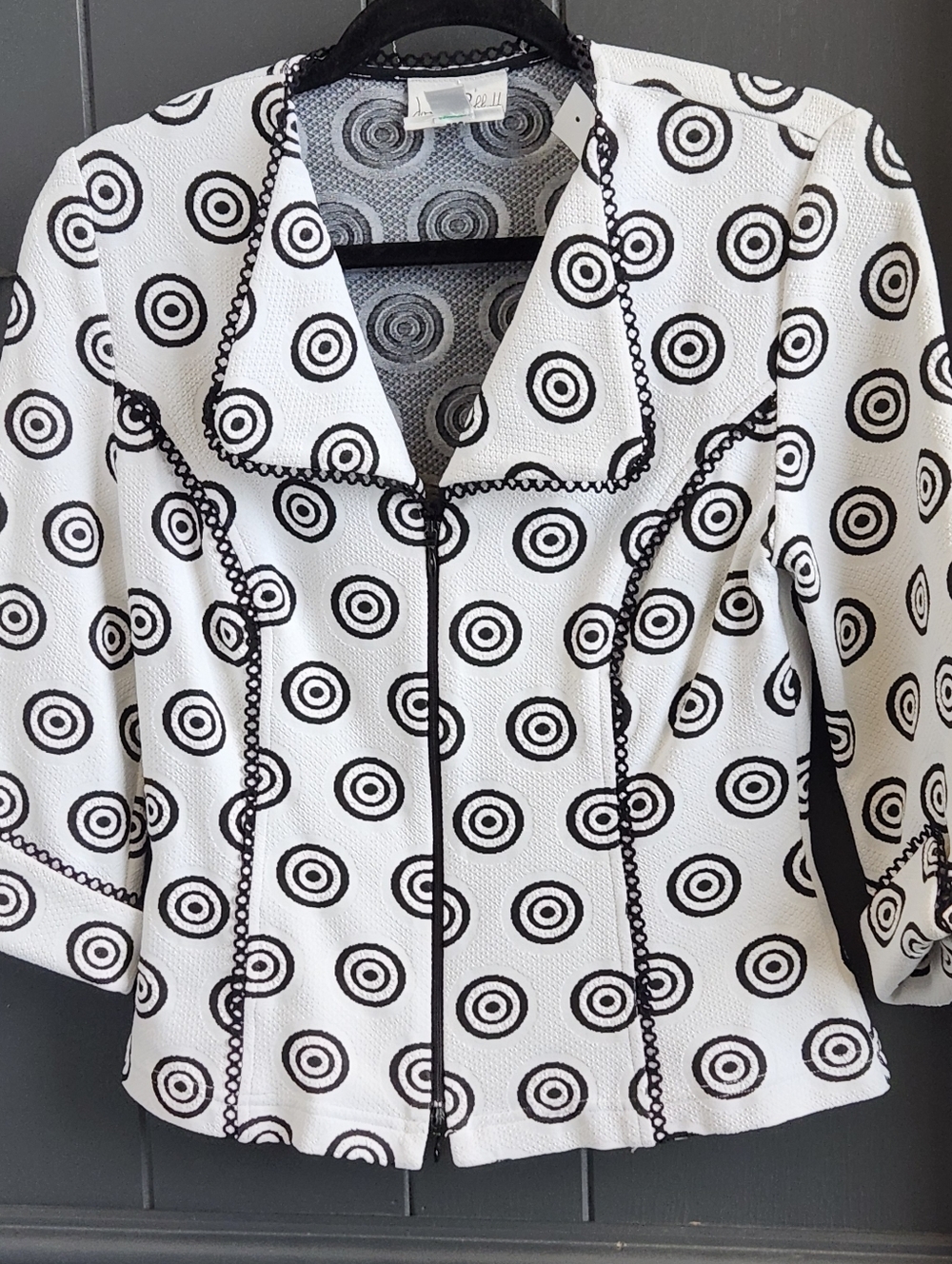 Joesph Ribkoff Black and White Bullseye Blazer